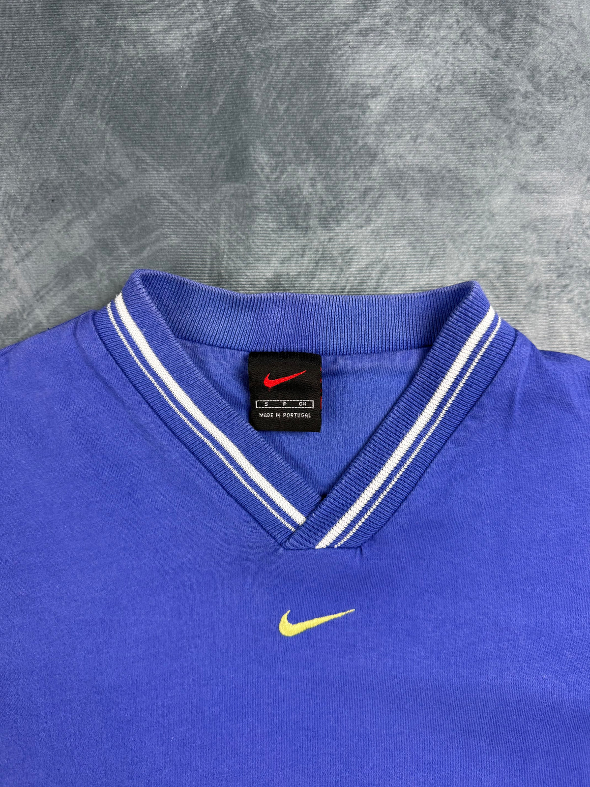 Nike Y2K Shirt Center Swoosh M